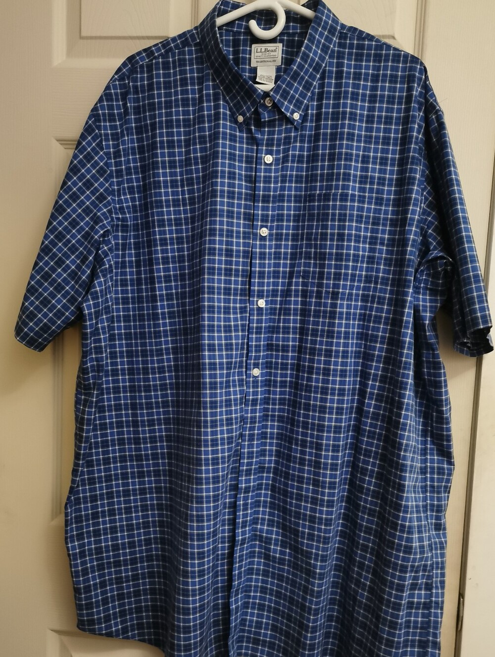 XXL L.L. Bean Men's Navy and White Plaid Short Sleeve Button-Down Shirt